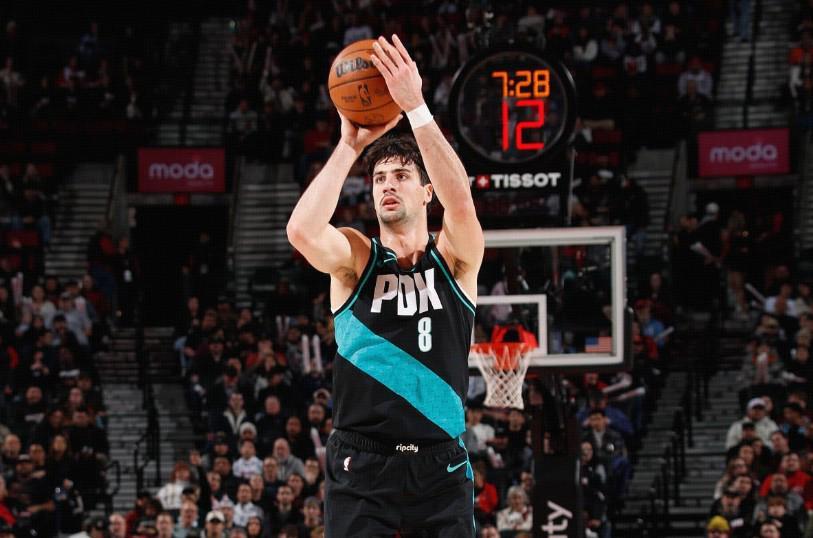 bet365官方网站-官方：阿夫迪亚背伤复发，提前退出对阵热火的比赛